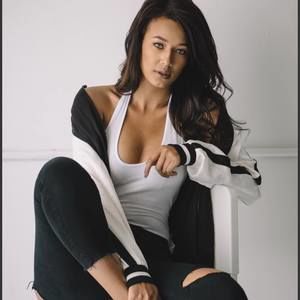 Meet your Posher, Akilah